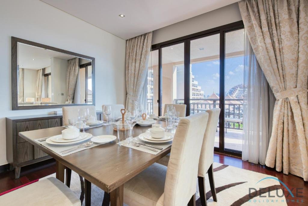 Дубай: Splendid 2 Bedroom Apartment at Royal Amwaj, Palm Jumeirah by Deluxe Holiday Homes