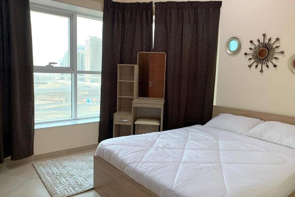 Дубай: Cozy 2bhk Near To Dmcc Metro Station -505