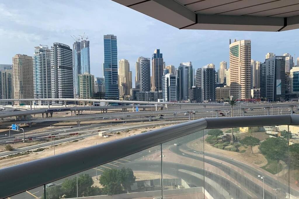 Дубай: Cozy 2bhk Near To Dmcc Metro Station -505