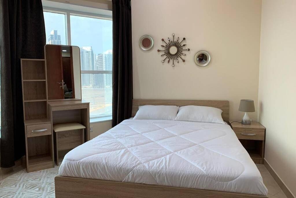 Дубай: Cozy 2bhk Near To Dmcc Metro Station -505