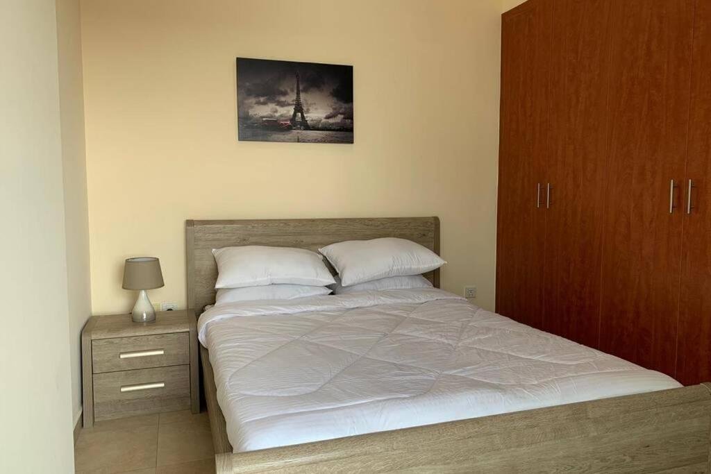 Дубай: Cozy 2bhk Near To Dmcc Metro Station -505