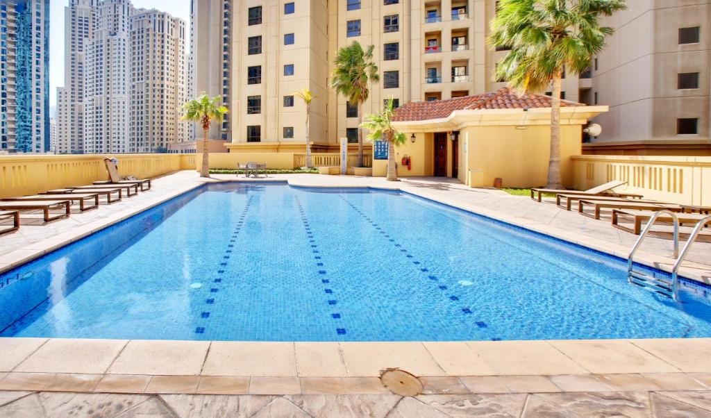 Дубай: Apricus Holiday Homes -JBR Rimal 2BD in front of The Beach