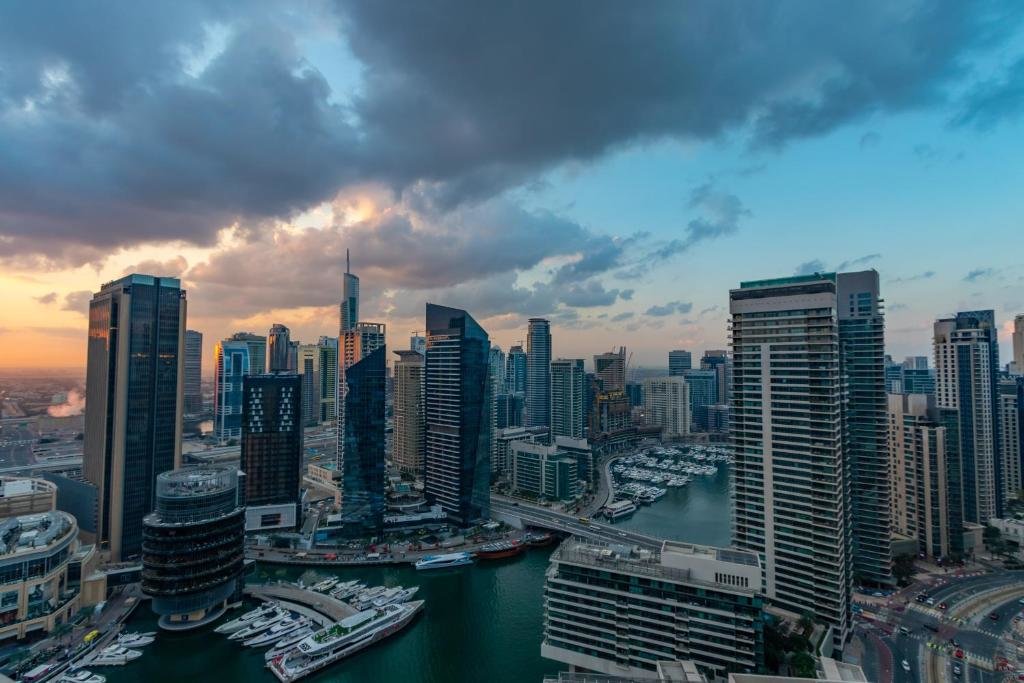 Дубай: Quintessential Quarters - Breathtaking 29th Floor Views