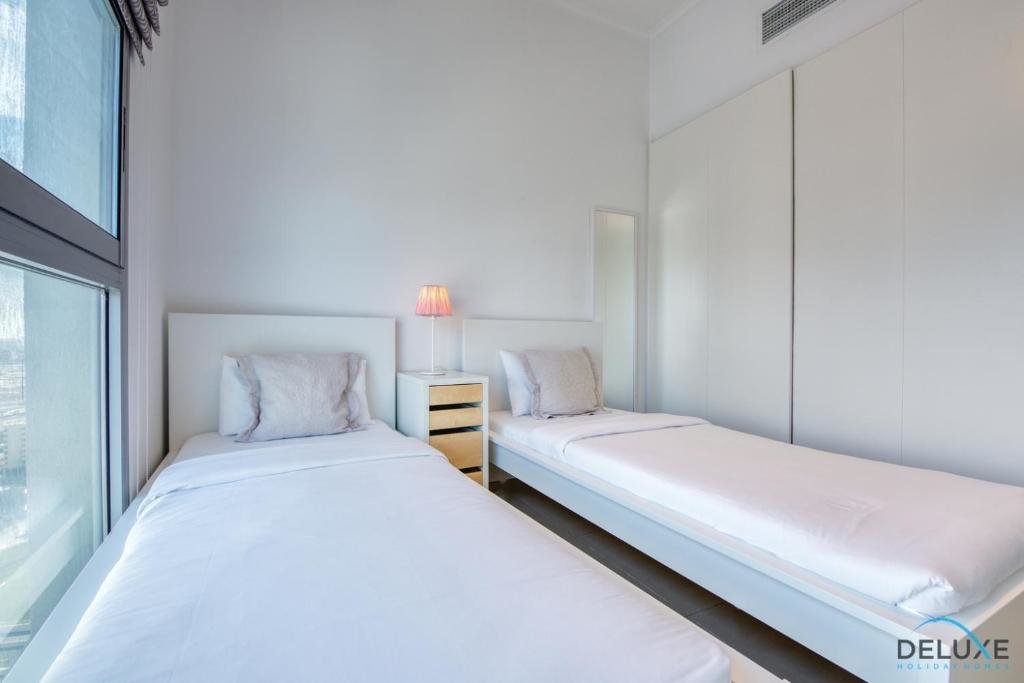 Дубай: Two Bedroom Apartment in Dec Tower T2, Dubai Marina by Deluxe Holiday Homes