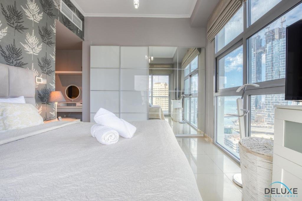 Дубай: Two Bedroom Apartment in Dec Tower T2, Dubai Marina by Deluxe Holiday Homes