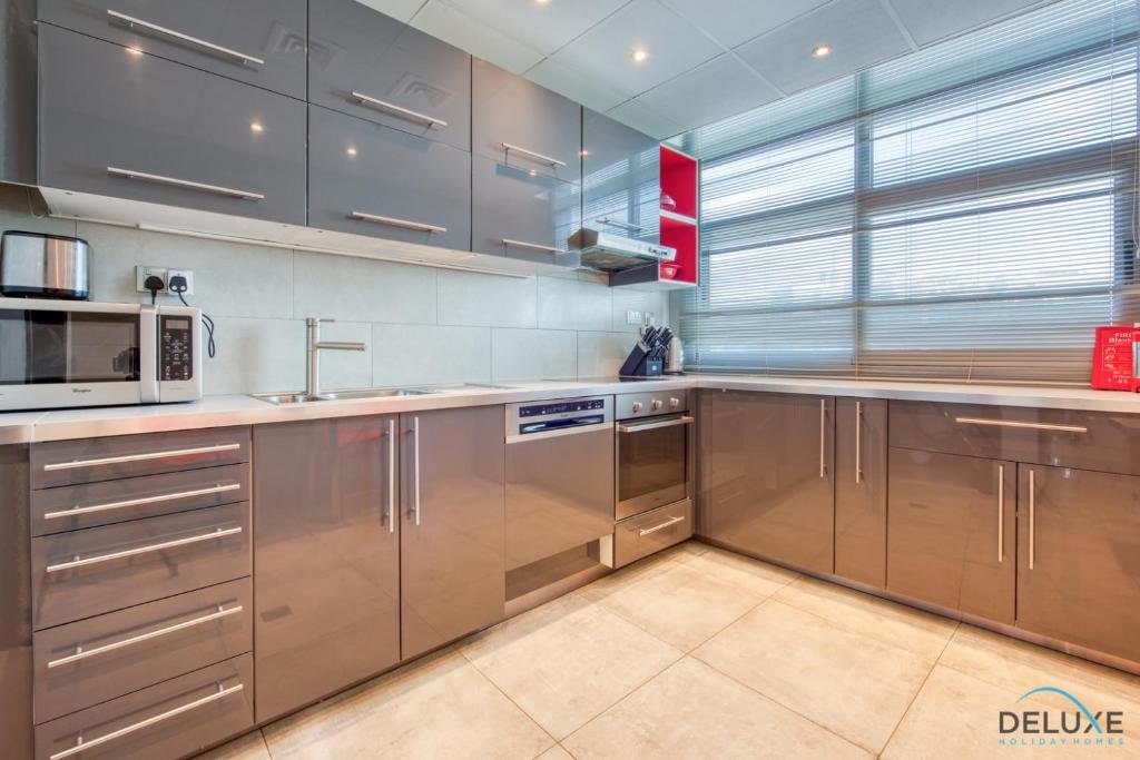 Дубай: Two Bedroom Apartment in Dec Tower T2, Dubai Marina by Deluxe Holiday Homes