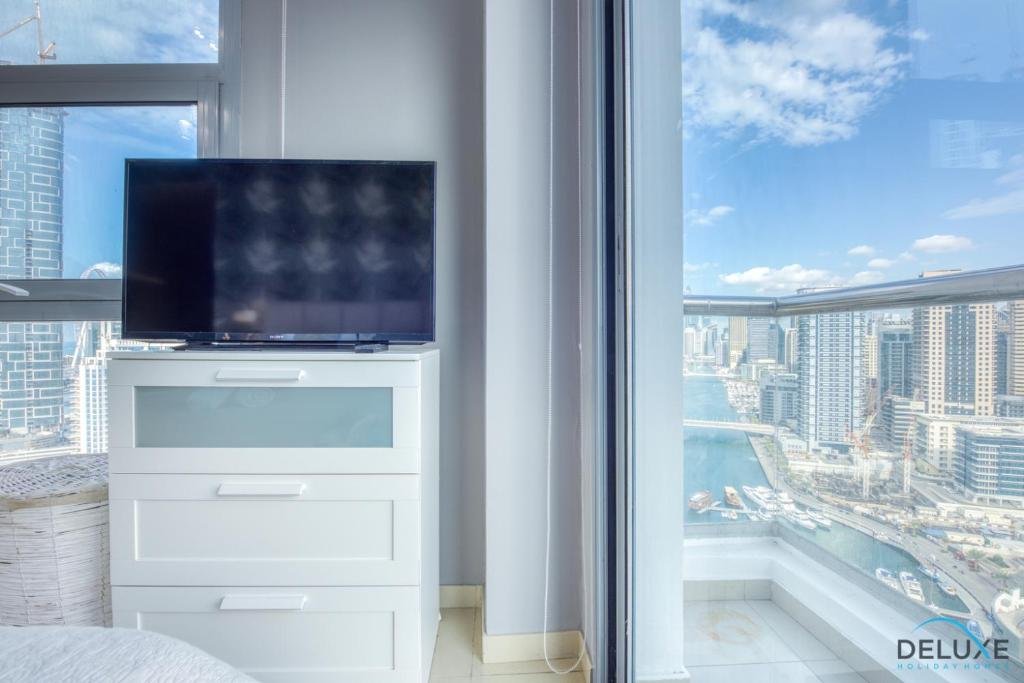 Дубай: Two Bedroom Apartment in Dec Tower T2, Dubai Marina by Deluxe Holiday Homes