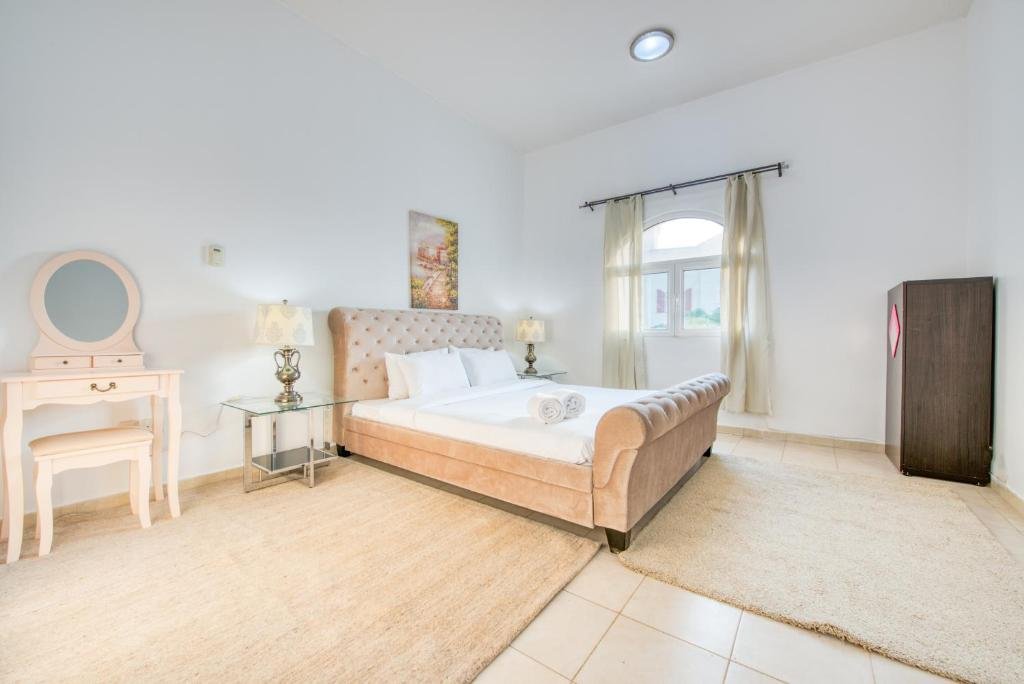 Дубай: Restful 1BR at Mediterranean Discovery Gardens by Deluxe Holiday Homes
