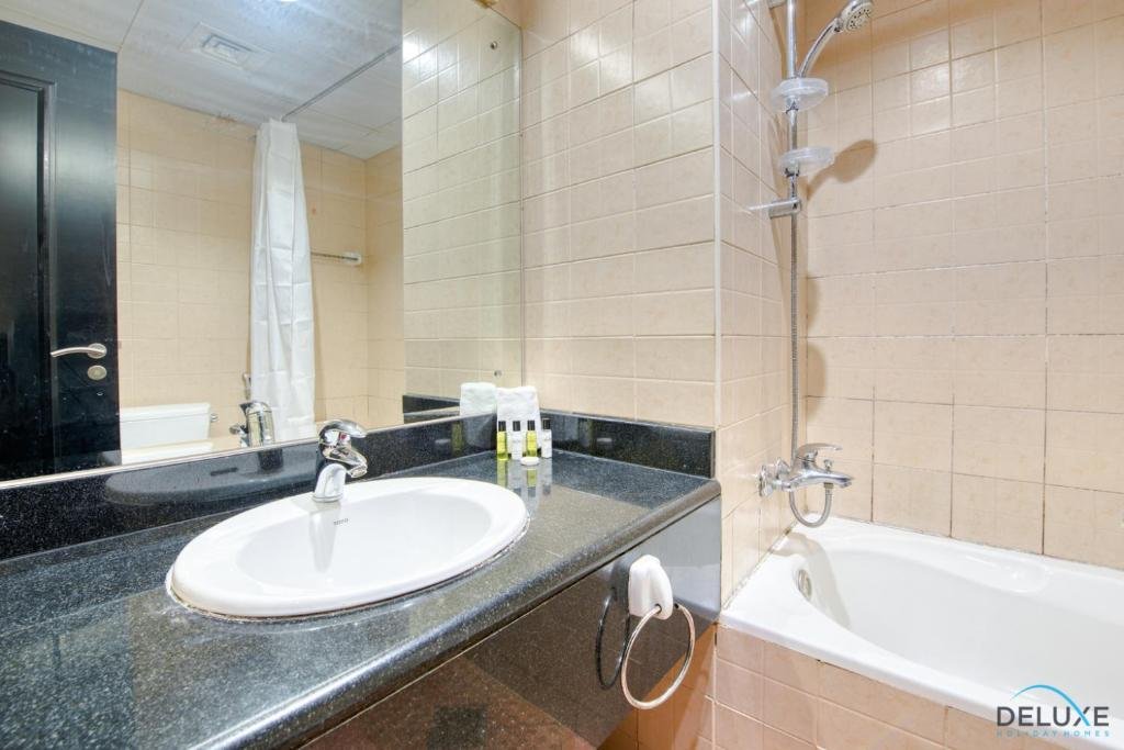 Дубай: Restful 1BR at Mediterranean Discovery Gardens by Deluxe Holiday Homes