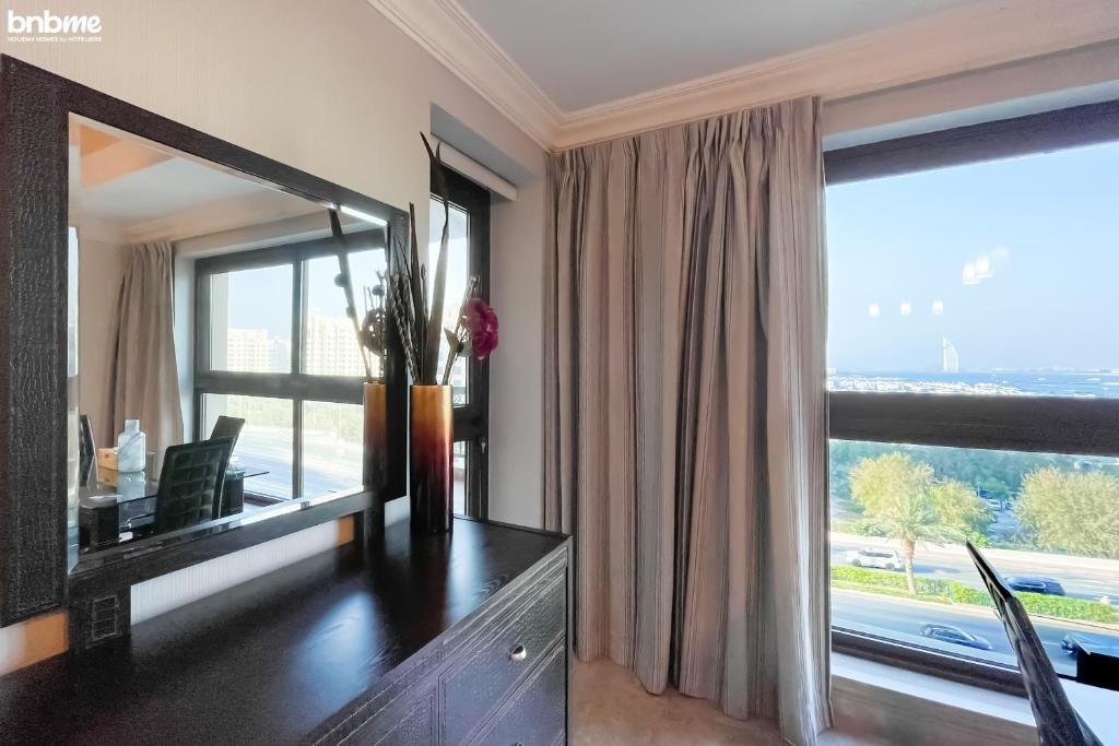 Дубай: Beach Pool Fairmont Residences