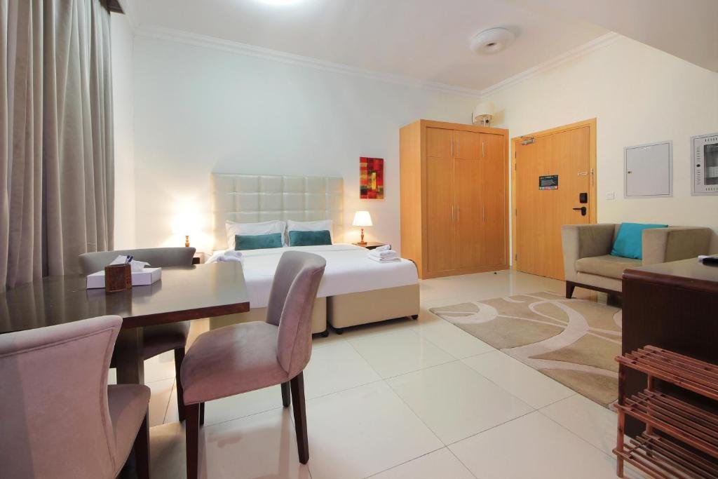 Дубай: Signature Holiday Homes - Luxury Studio Apartment Al Barsha South Dubai