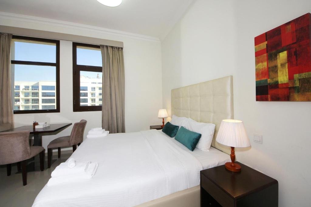 Дубай: Signature Holiday Homes - Luxury Studio Apartment Al Barsha South Dubai