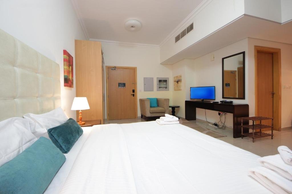 Дубай: Signature Holiday Homes - Luxury Studio Apartment Al Barsha South Dubai