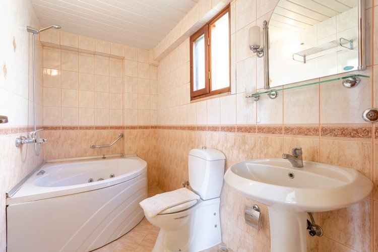 Ешилькёй: Ortak Havuzlu Villa Habesos
