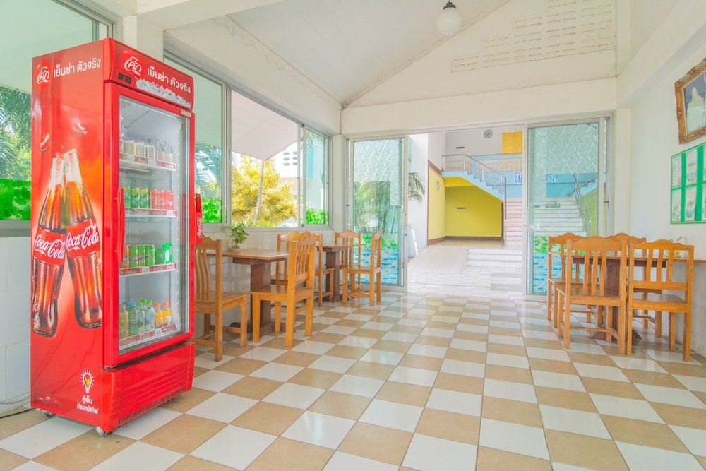 Прачуапкхирикхан: Koh Lak Resort by OYO Rooms