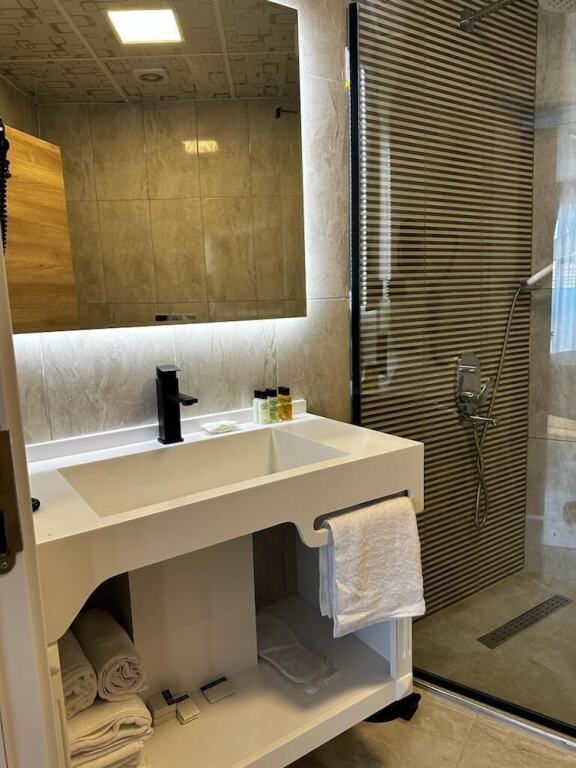 Эдирне: Midis Otel