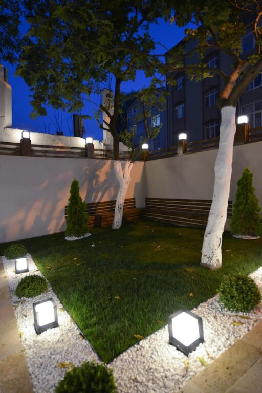 Арнавуткёй: Istport Garden