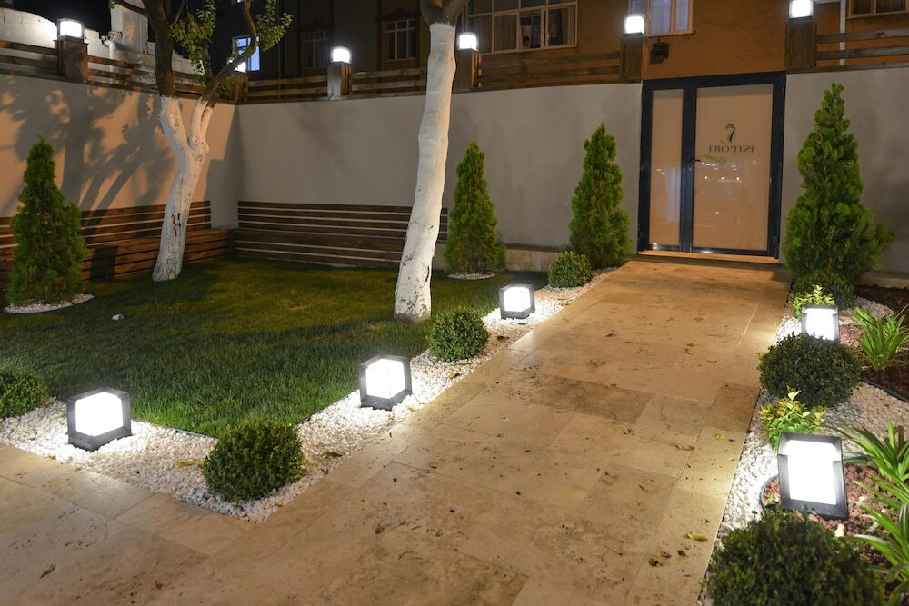 Арнавуткёй: Istport Garden