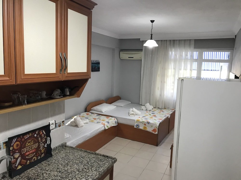 Мармара: Joey Motel