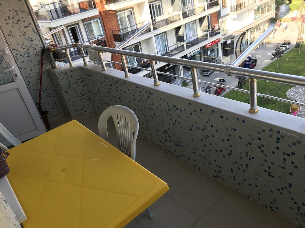 Мармара: Joey Motel