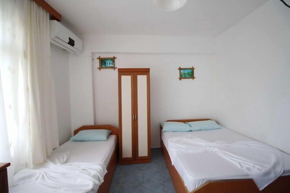 Мармара: Joey Motel