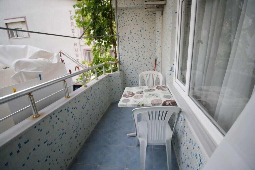 Мармара: Joey Motel
