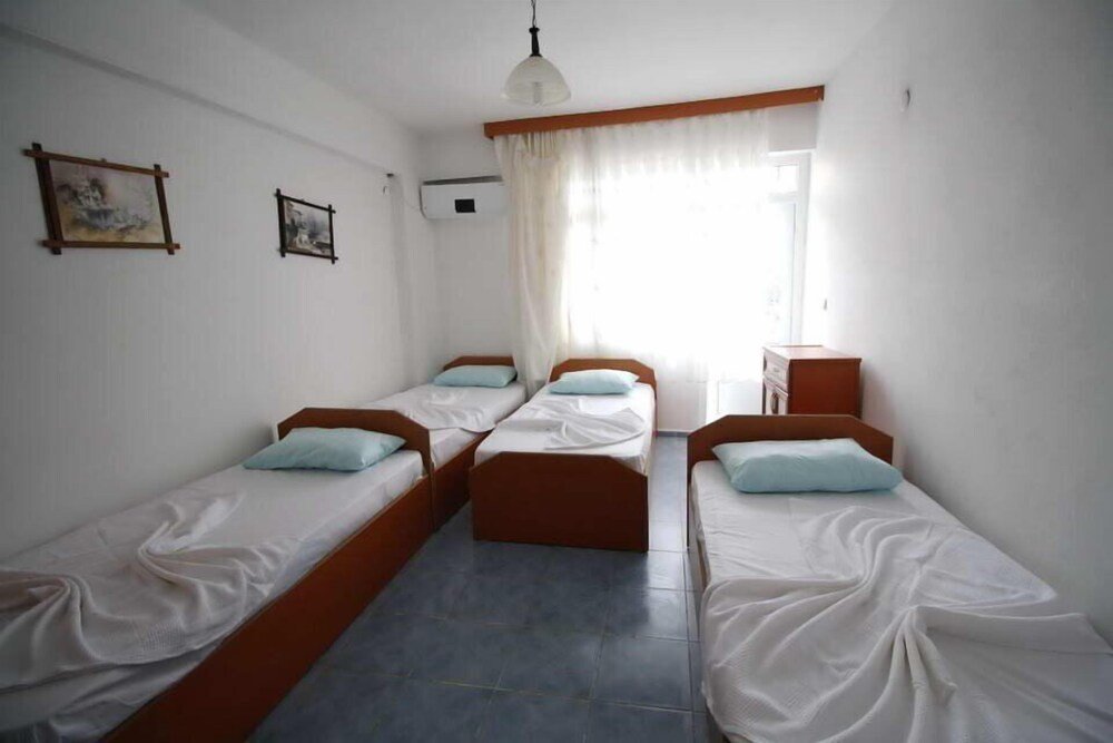 Мармара: Joey Motel