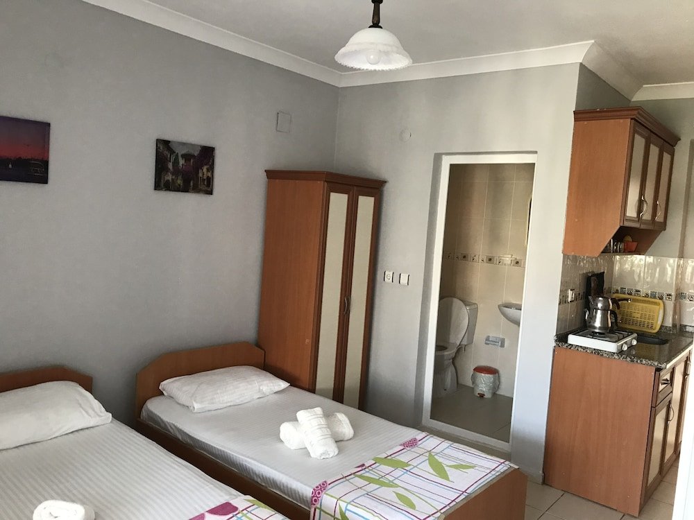 Мармара: Joey Motel