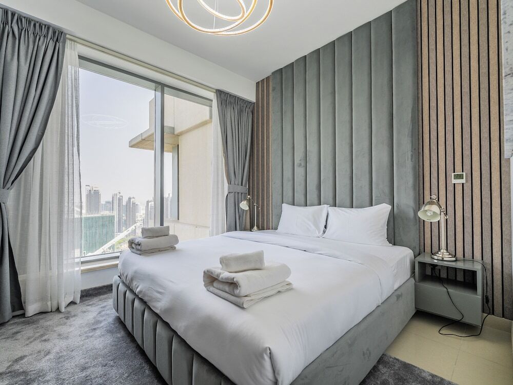 Дубай: Luxury Condo With Burj Khalifa and Fountain Views