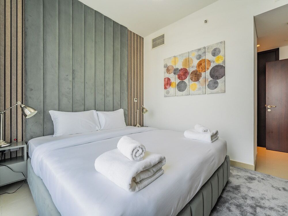 Дубай: Luxury Condo With Burj Khalifa and Fountain Views