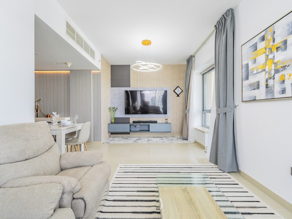 Дубай: Luxury Condo With Burj Khalifa and Fountain Views
