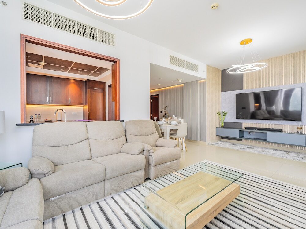 Дубай: Luxury Condo With Burj Khalifa and Fountain Views