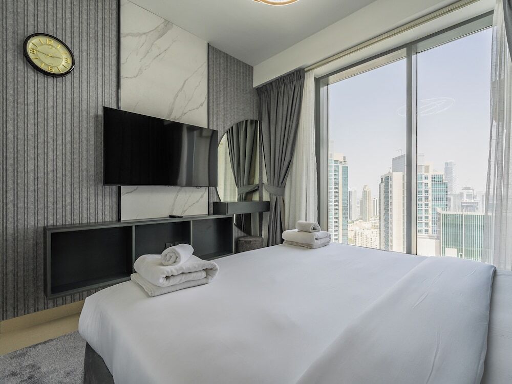 Дубай: Luxury Condo With Burj Khalifa and Fountain Views