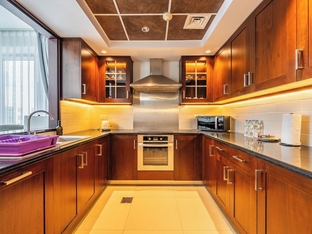 Дубай: Luxury Condo With Burj Khalifa and Fountain Views