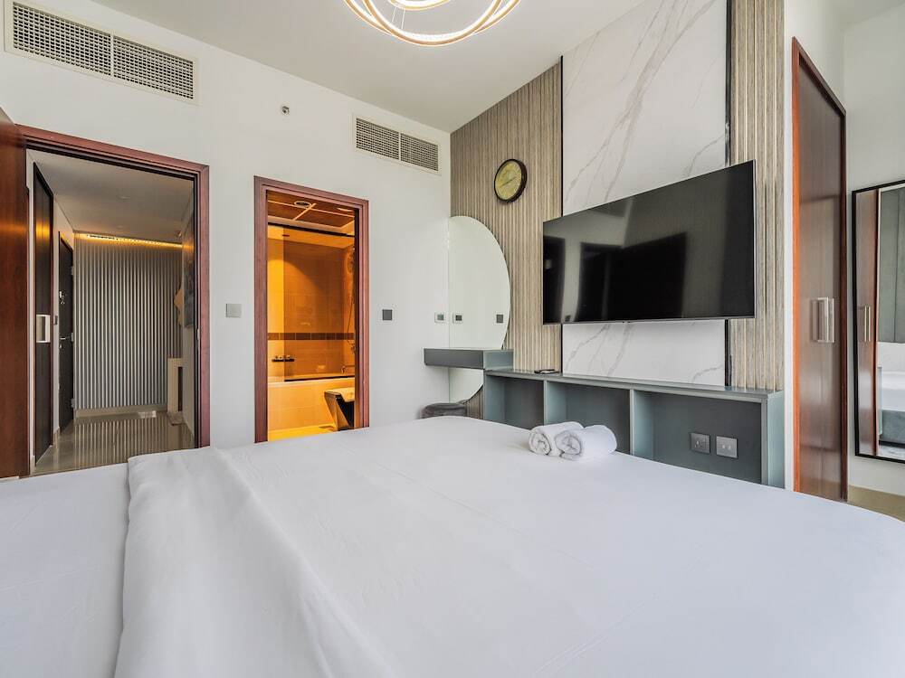 Дубай: Luxury Condo With Burj Khalifa and Fountain Views