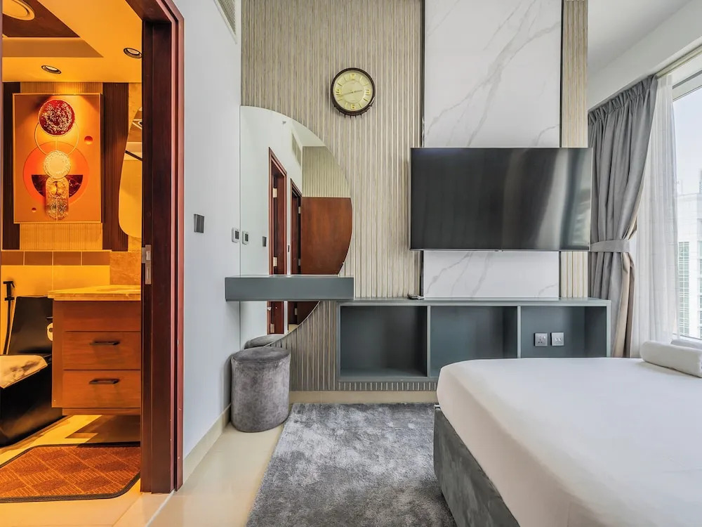 Дубай: Luxury Condo With Burj Khalifa and Fountain Views