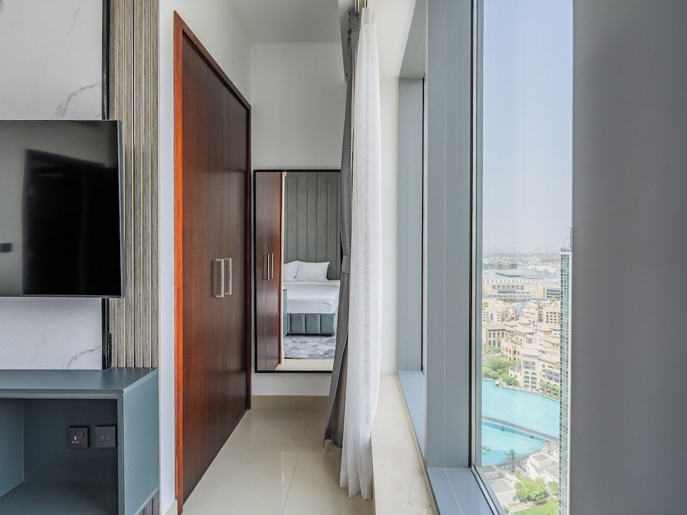Дубай: Luxury Condo With Burj Khalifa and Fountain Views