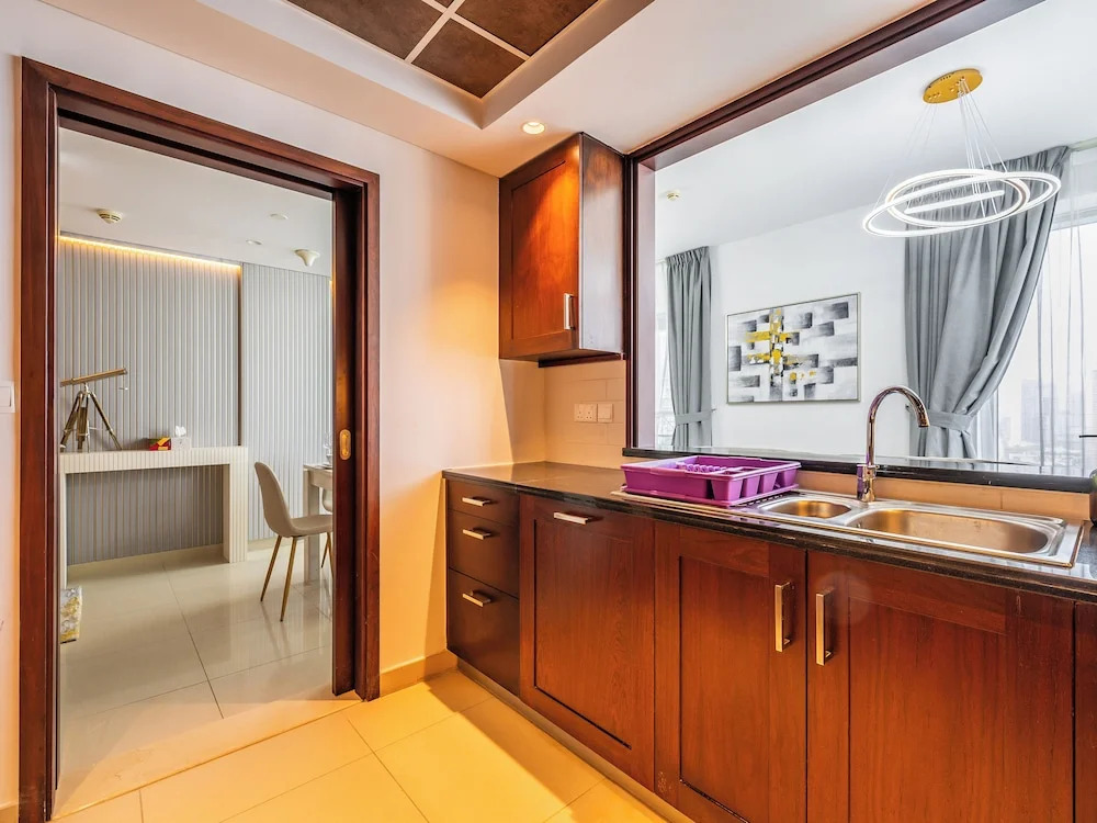 Дубай: Luxury Condo With Burj Khalifa and Fountain Views