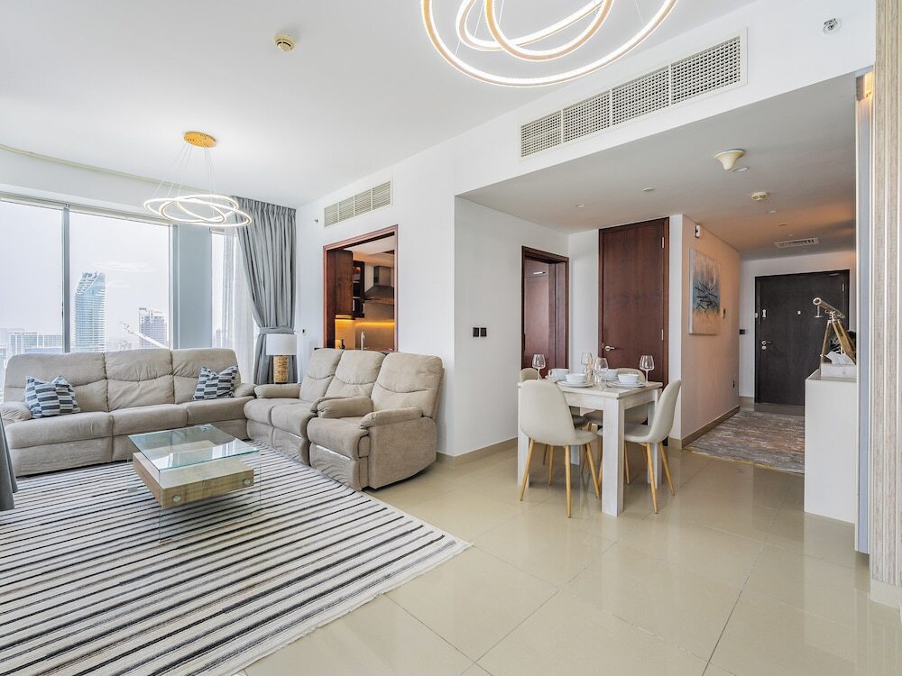 Дубай: Luxury Condo With Burj Khalifa and Fountain Views