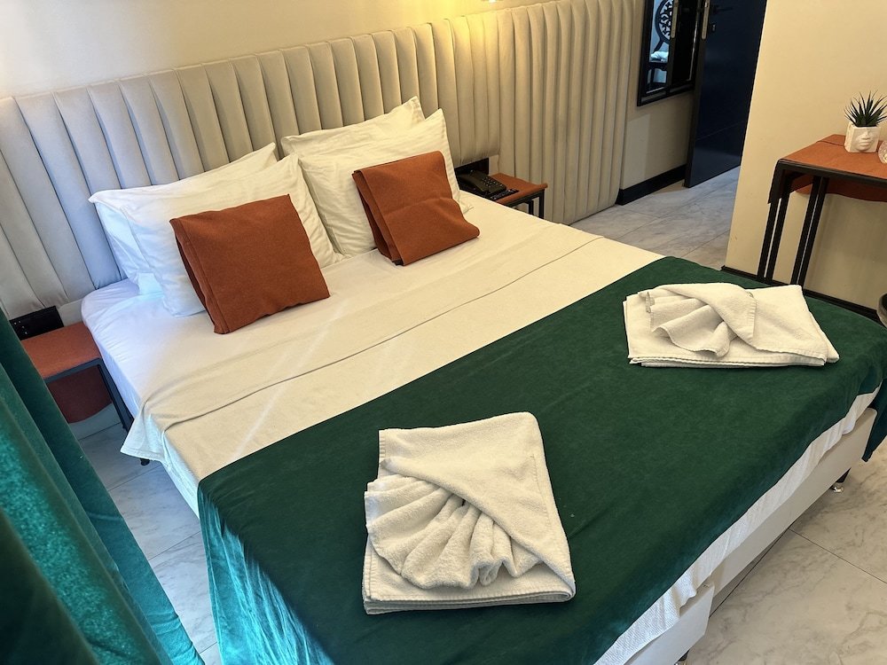 Арнавуткёй: Queen Airport Hotel