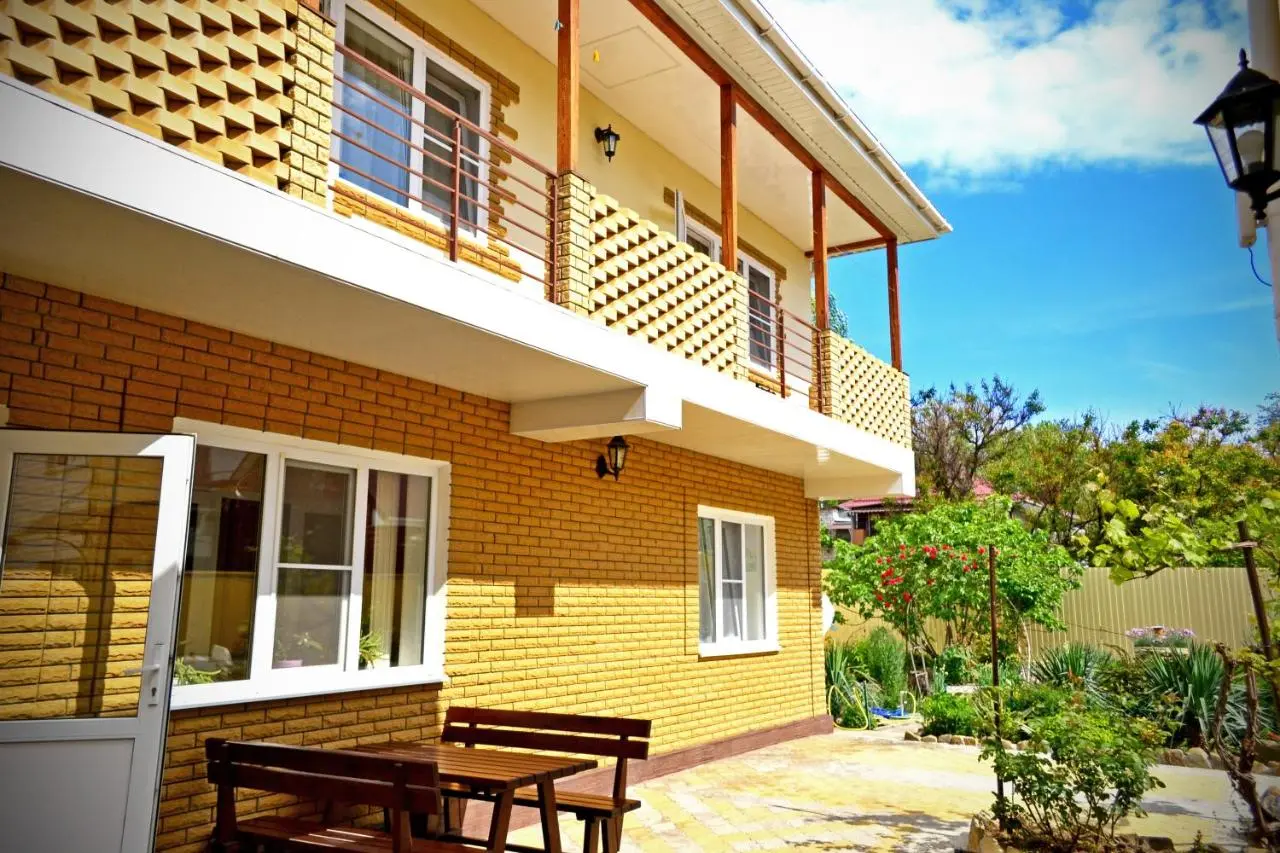 Анапа: Guest House Tri Sestri