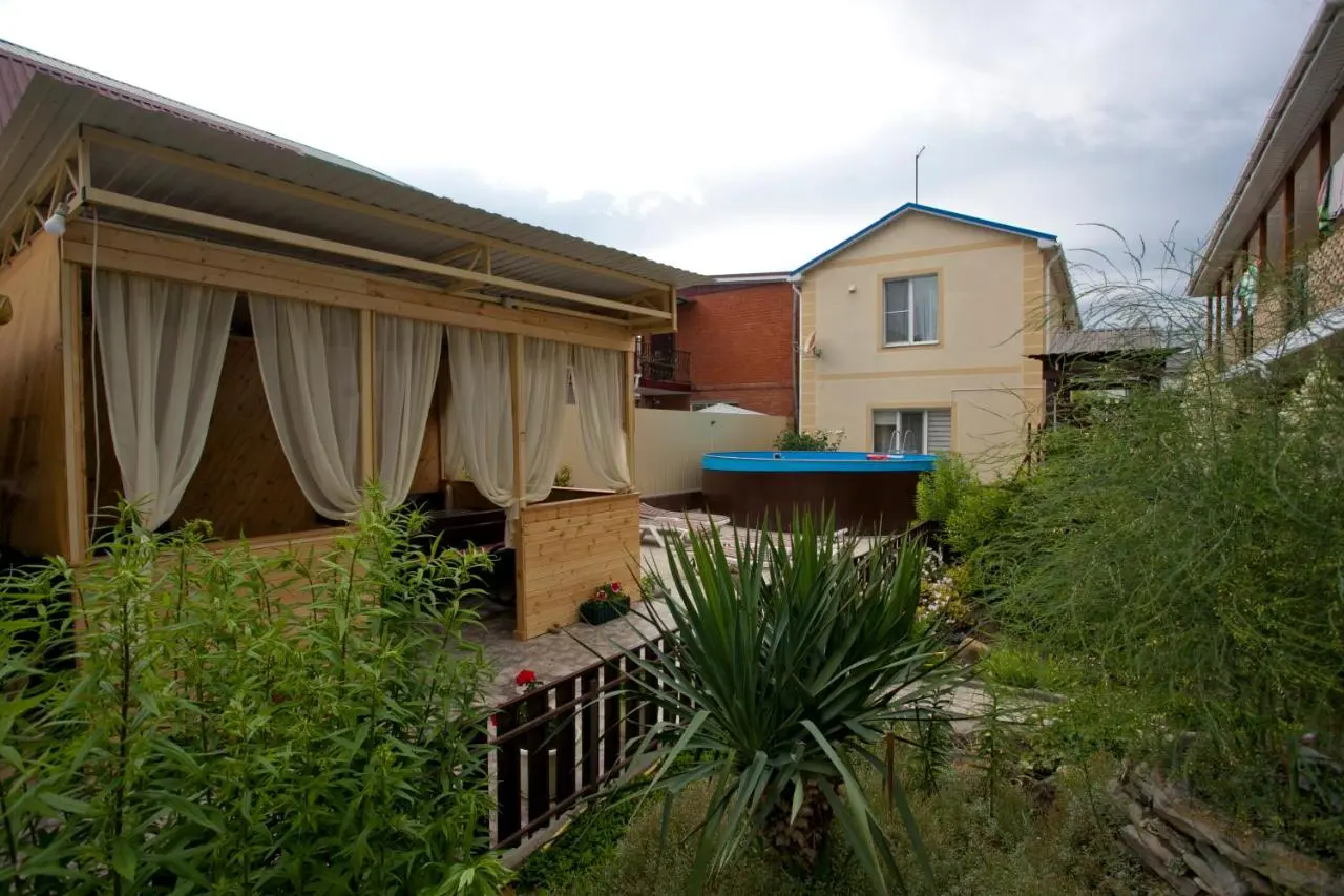 Анапа: Guest House Tri Sestri