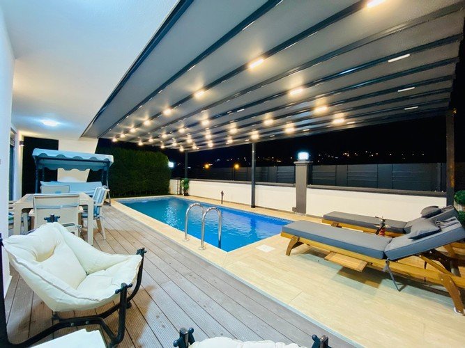 Согучак: Luxury Villa Pike Ozel Havuzlu