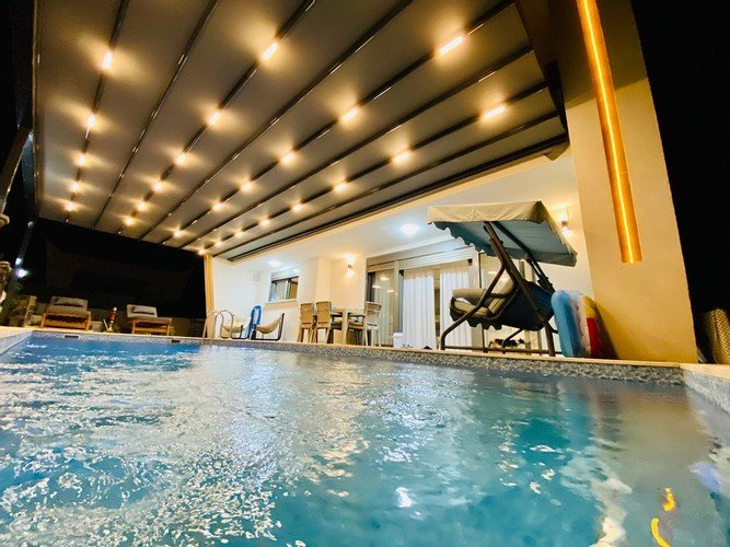 Согучак: Luxury Villa Pike Ozel Havuzlu
