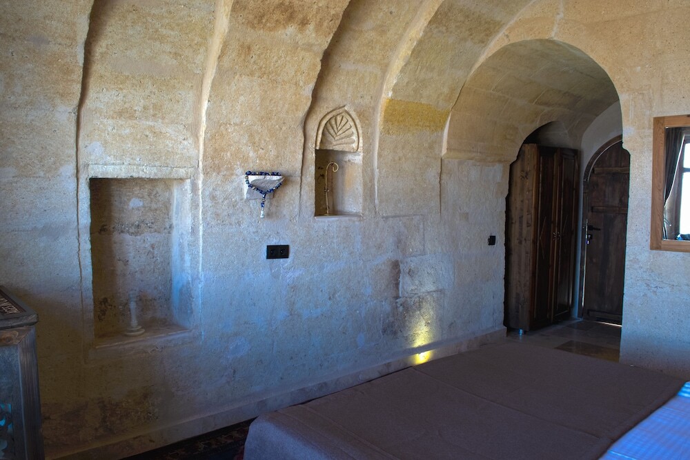 Учисар: Ages in Cappadocia