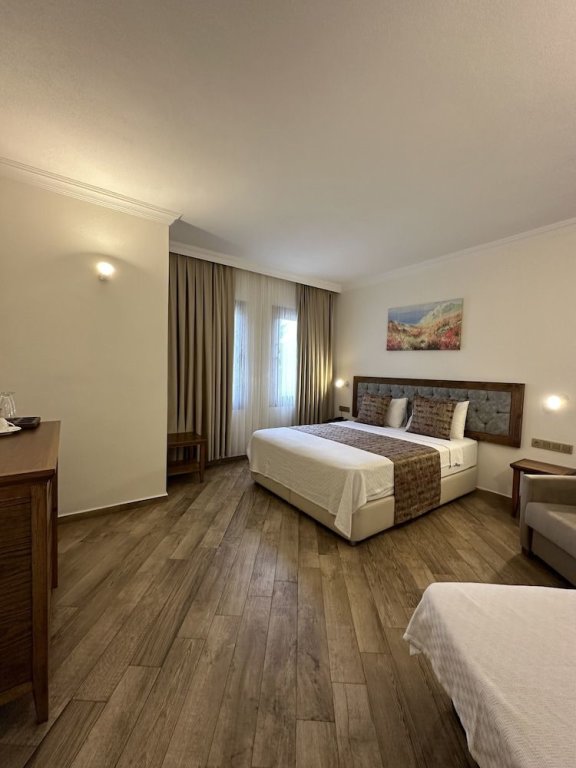 Зейтинликой: Troi̇ada Otel