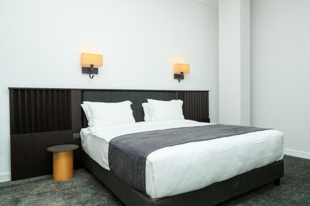 Тбилиси: Hotel Pine Astoria