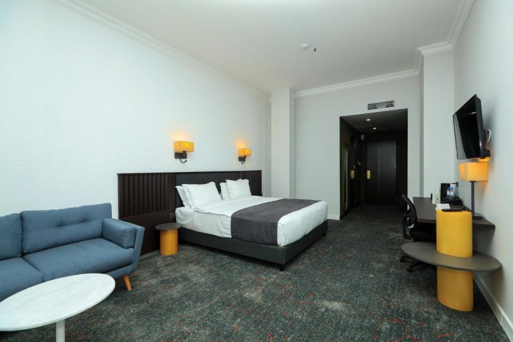 Тбилиси: Hotel Pine Astoria