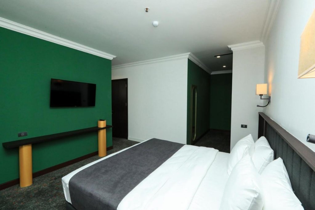 Тбилиси: Hotel Pine Astoria