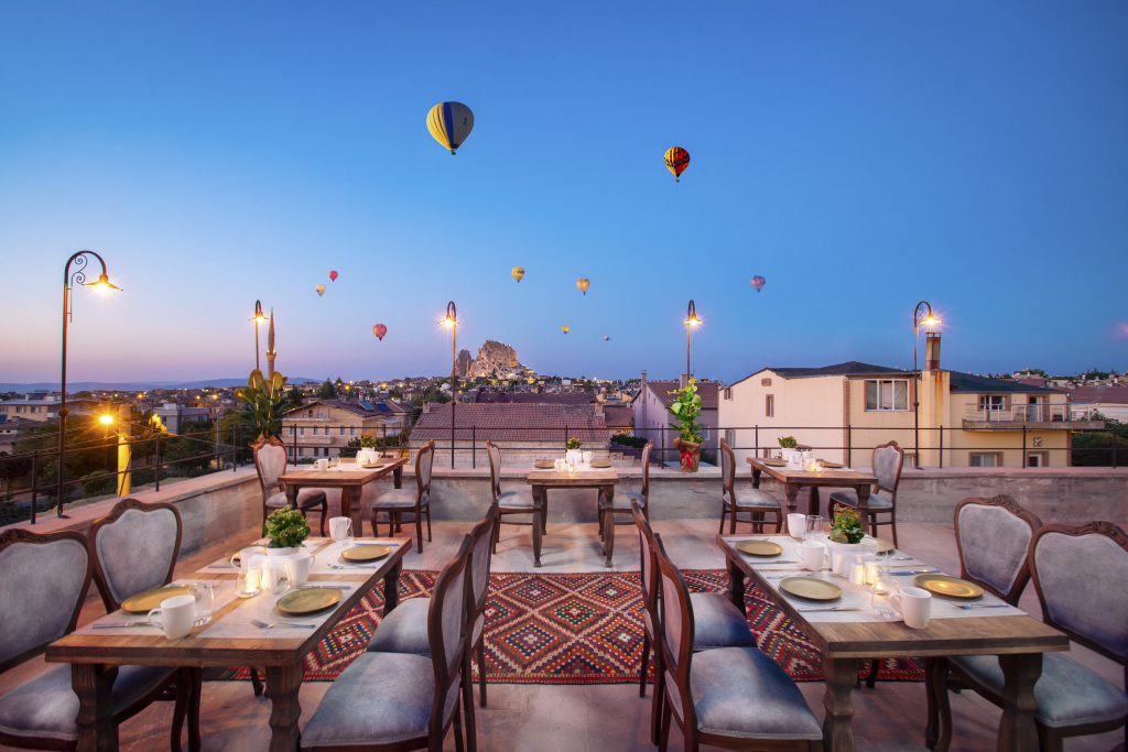 Гёреме: Cappadocia Pyramid Stone House